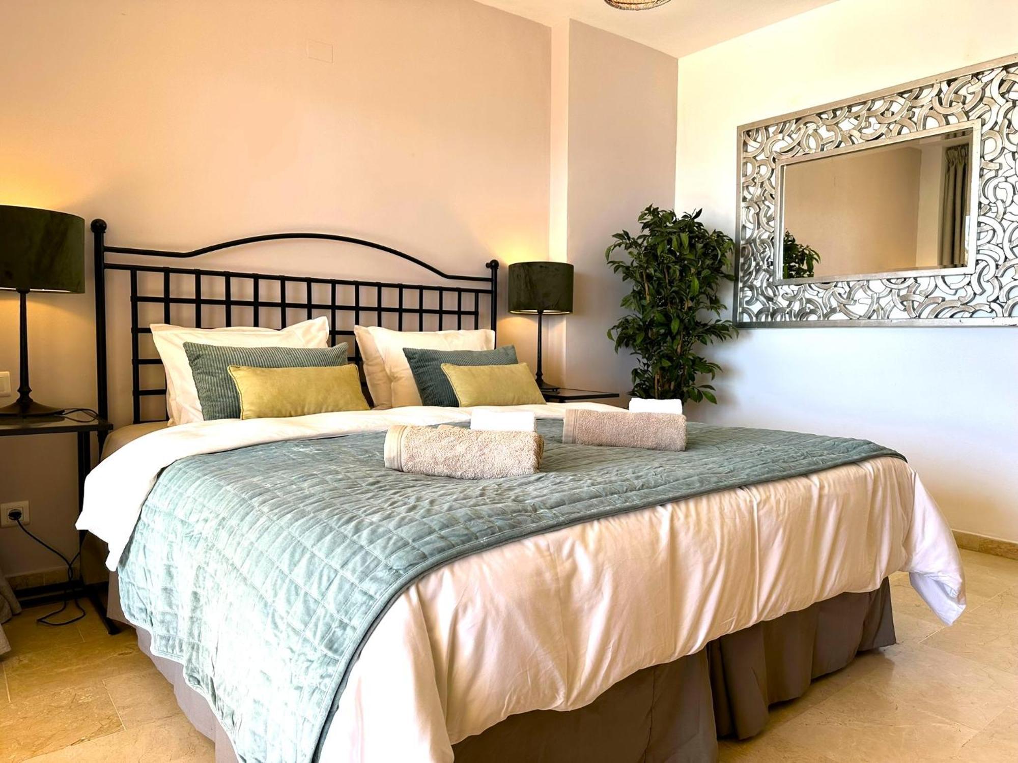 Apartments Bermuda Beach Estepona Eksteriør billede