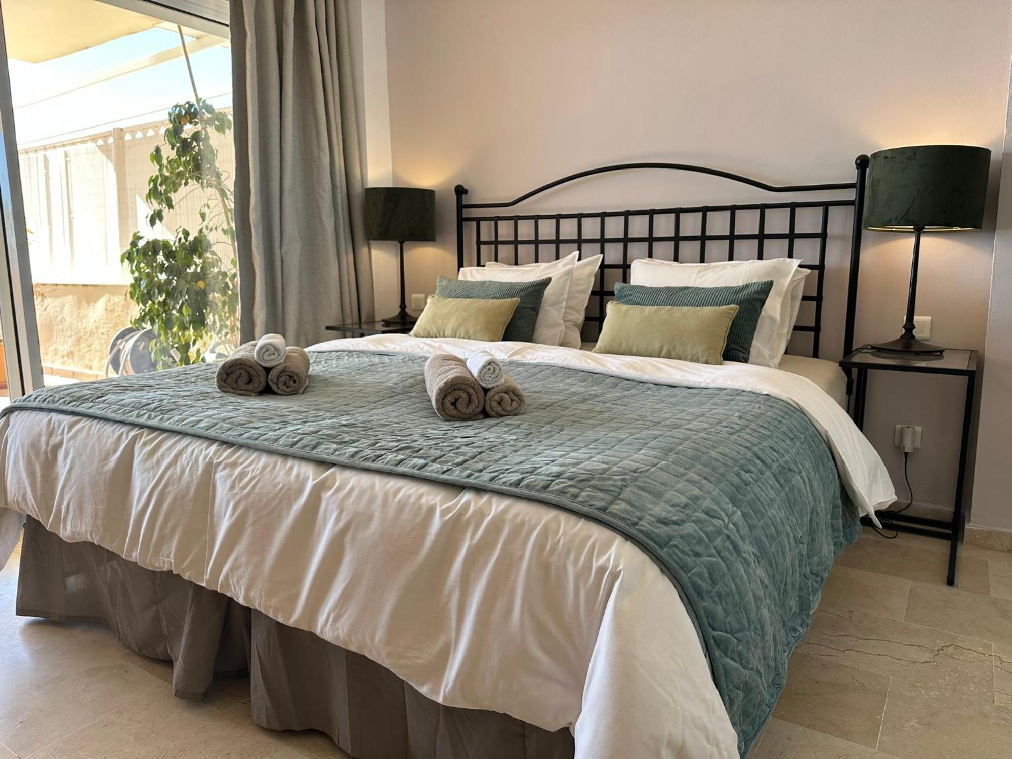 Apartments Bermuda Beach Estepona Eksteriør billede